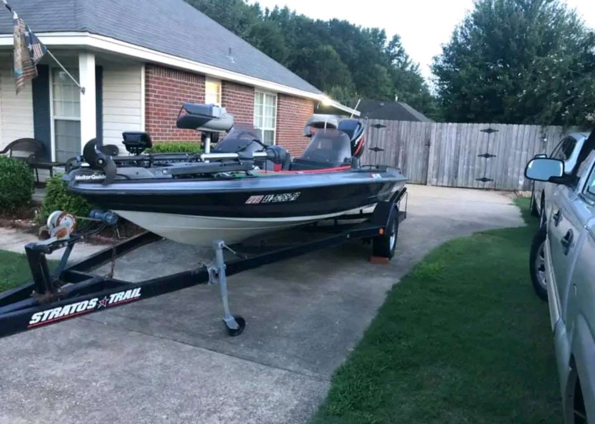 90 STRATOS BASS BOAT with 03 MERCURY XR6 150hp