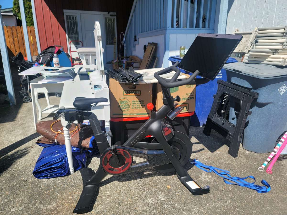 peloton stationary bike