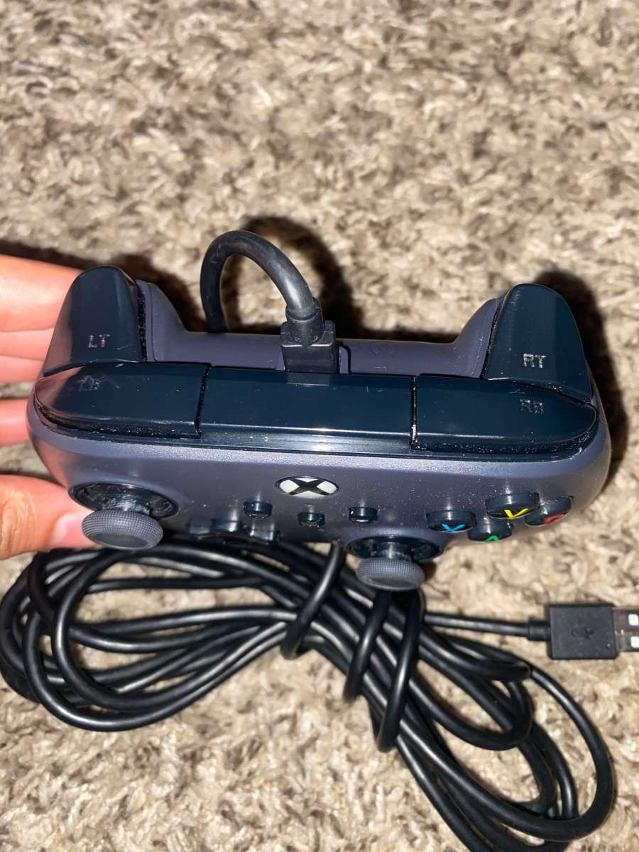wired Xbox one controller with charger