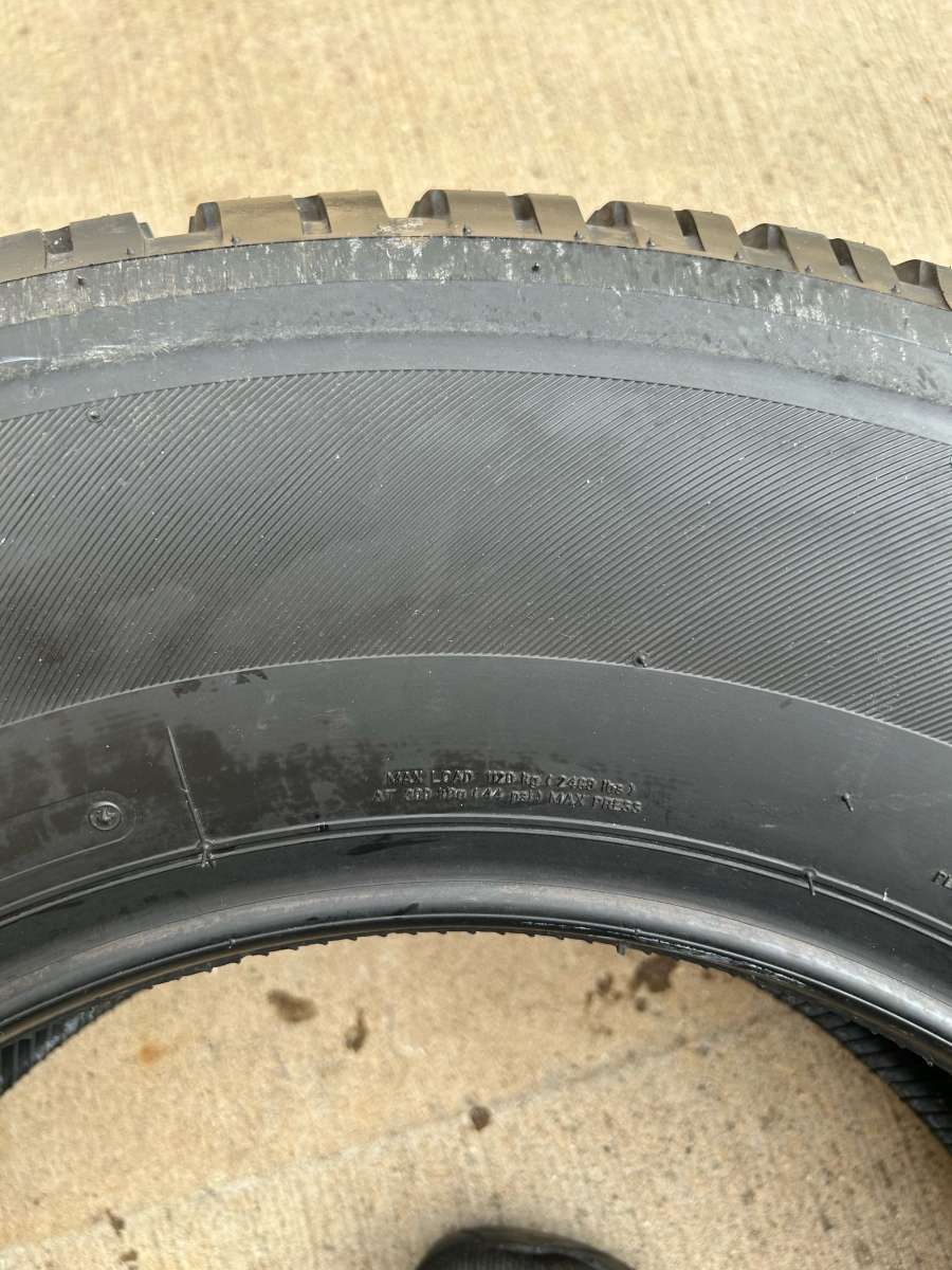 Bridgestone Dueler Tire AT 24575R17