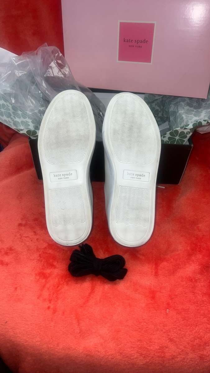 Kate Spade white leather shoes with black spade accent size