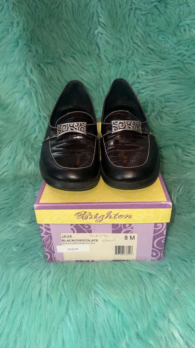 NIB Brighton Unice black crocodile flats with a silver chain