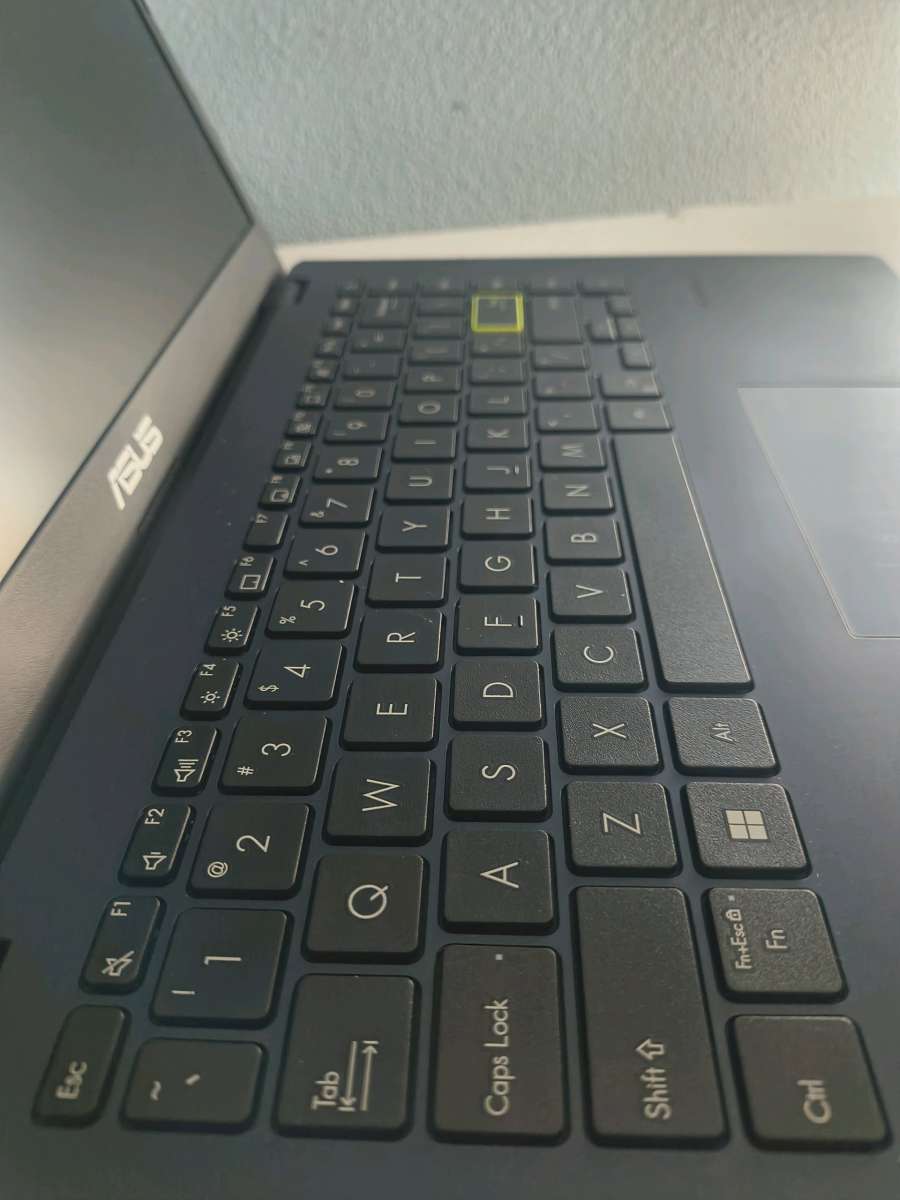 ASUS 14in FHD Laptop 4GB RAM 128GB SSD