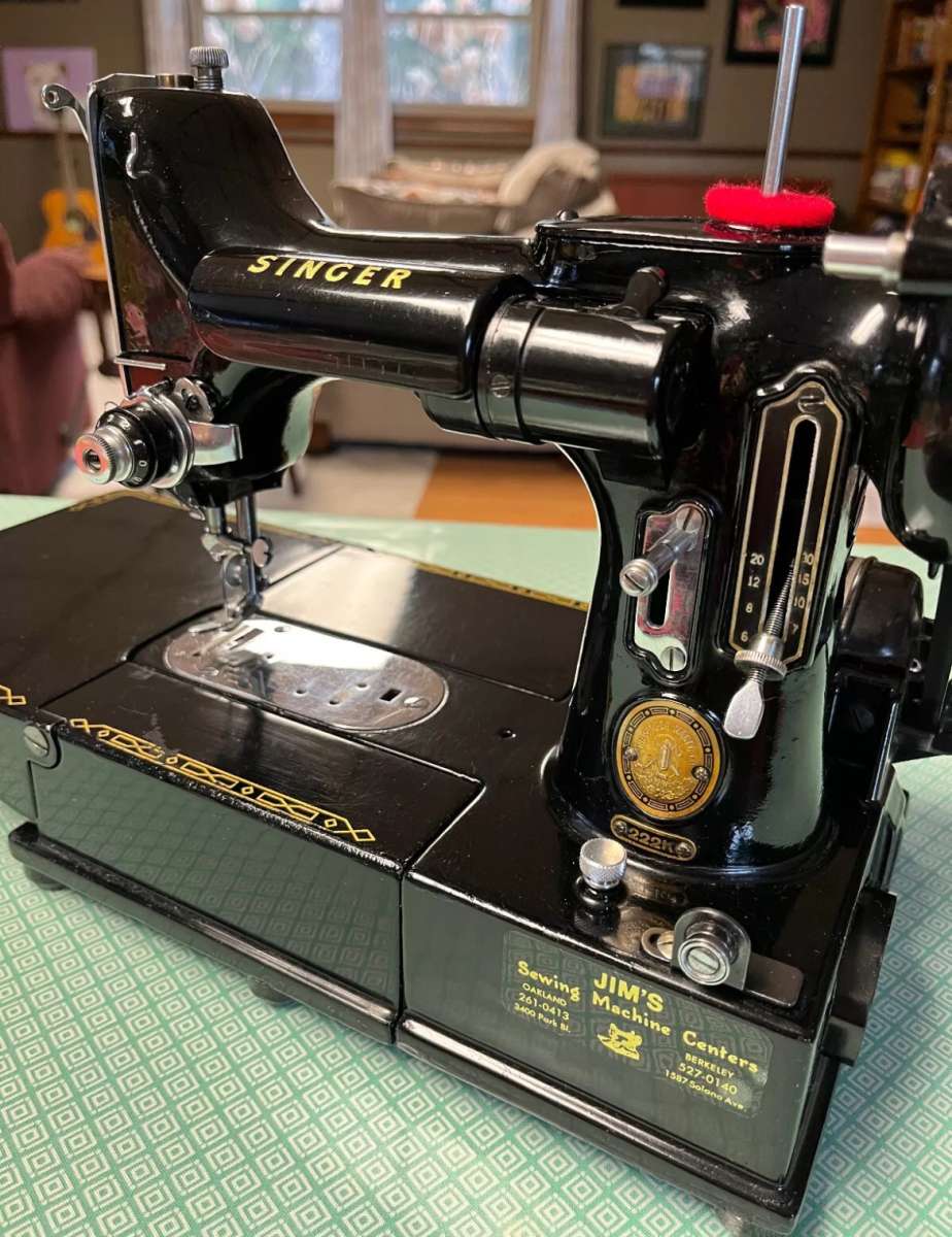Singer 222k featherweight sewing machine