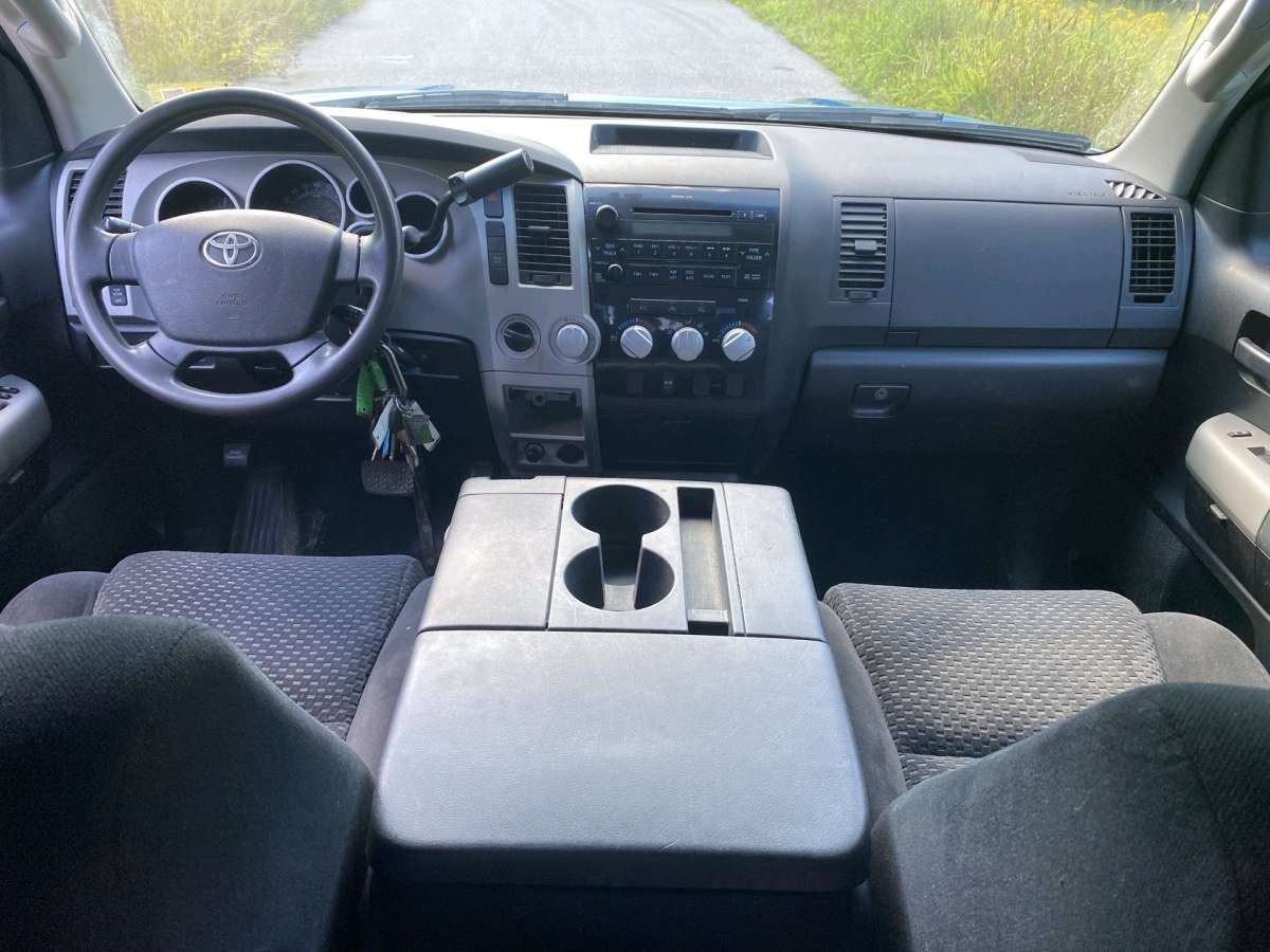 2007 Toyota Tundra SR5 57 V8 reg only shes a beast