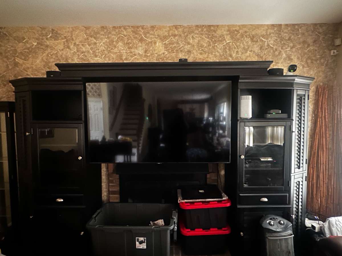Entertainment center