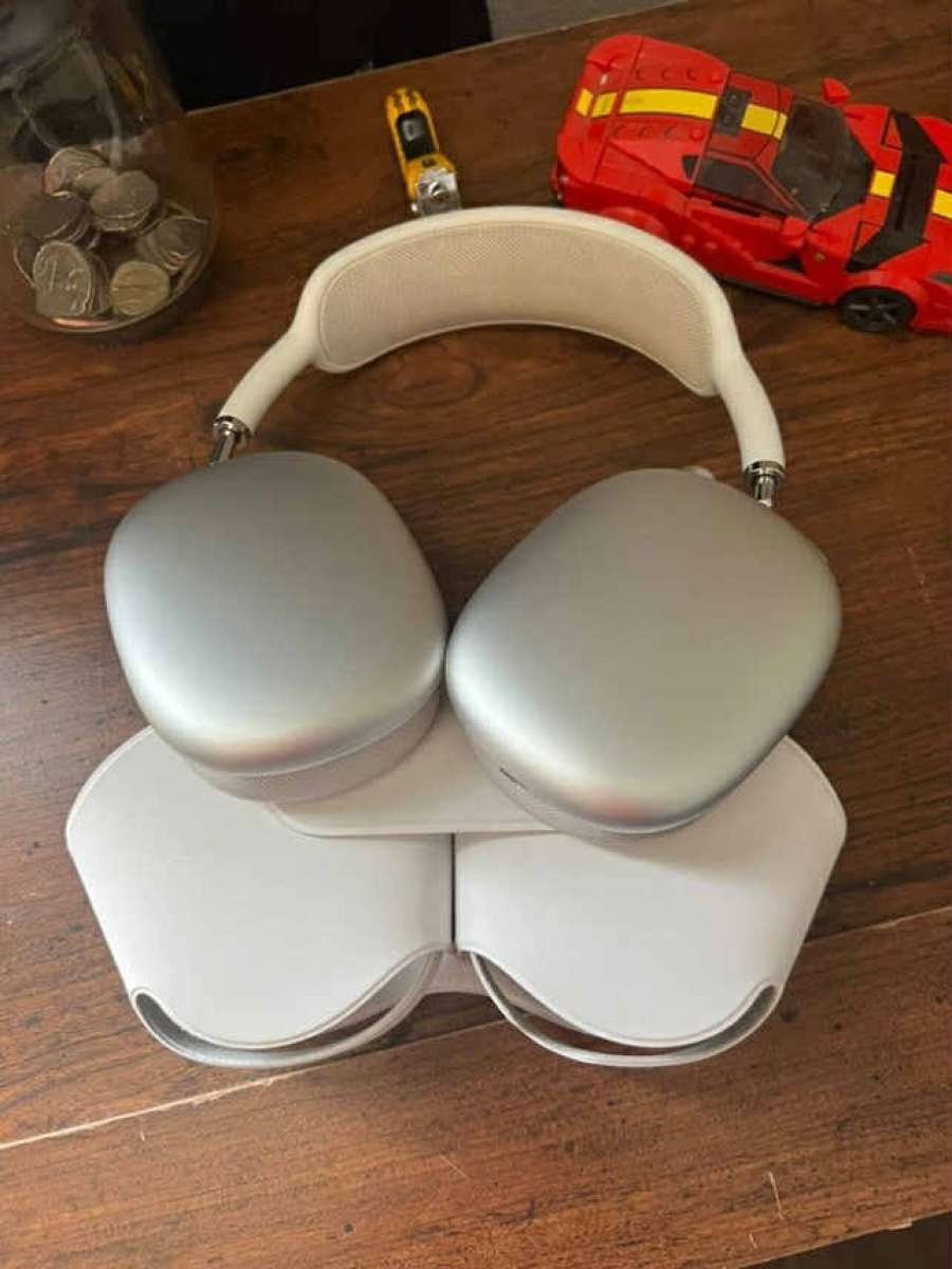 AirPod maxes