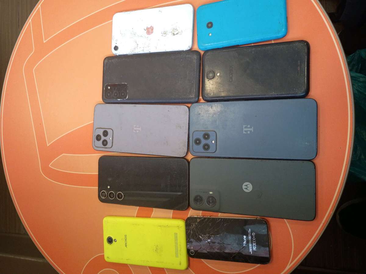 I am selling 10 phones for 1200