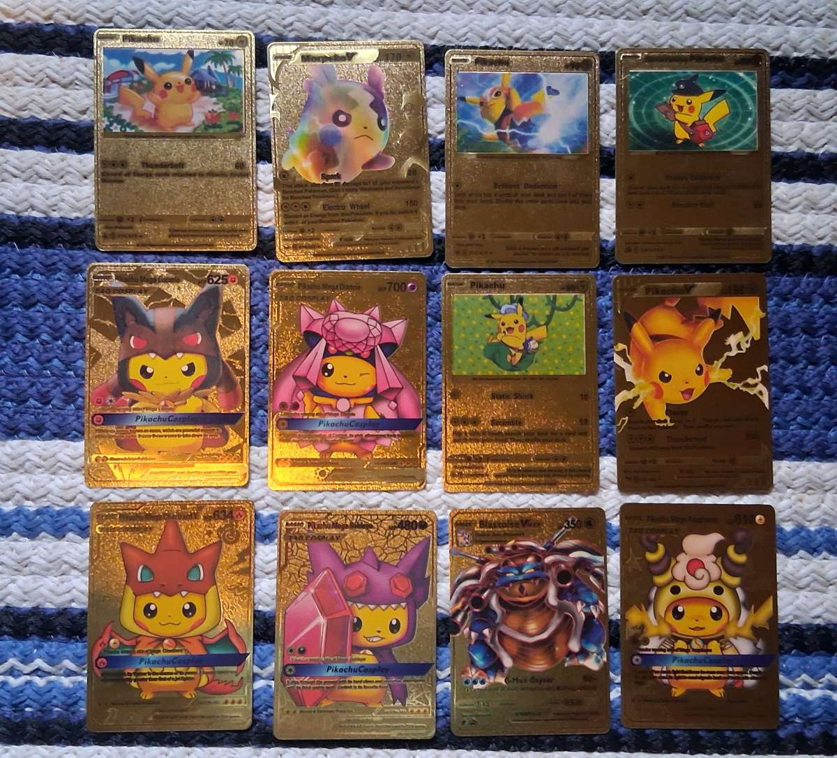 12 RANDOM PIKACHU GOLD FOIL PIKACHU POKMON CARDS