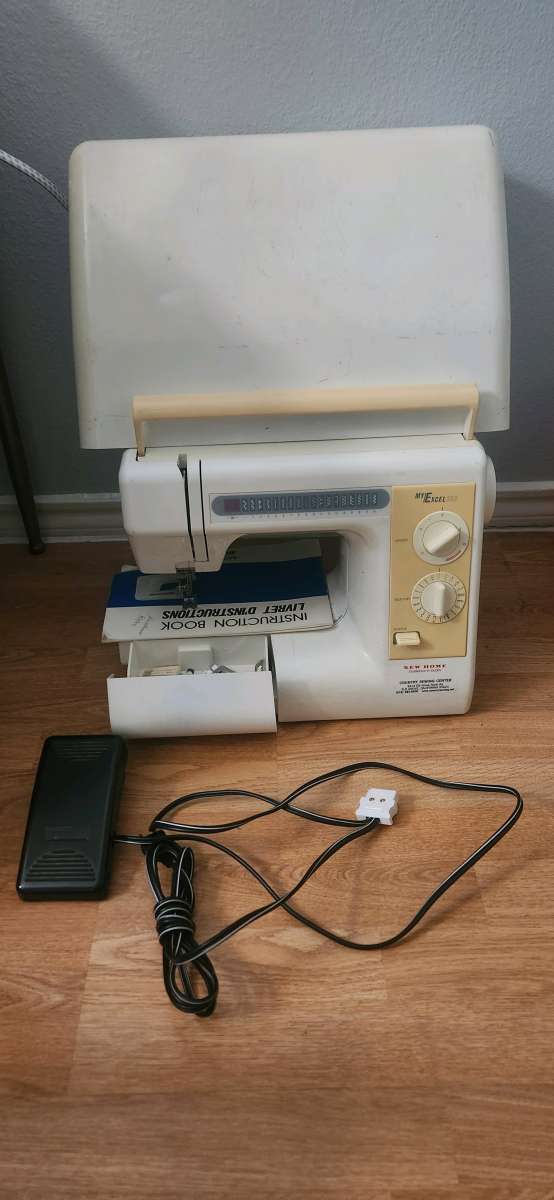 Maquina de coser recta funcionando