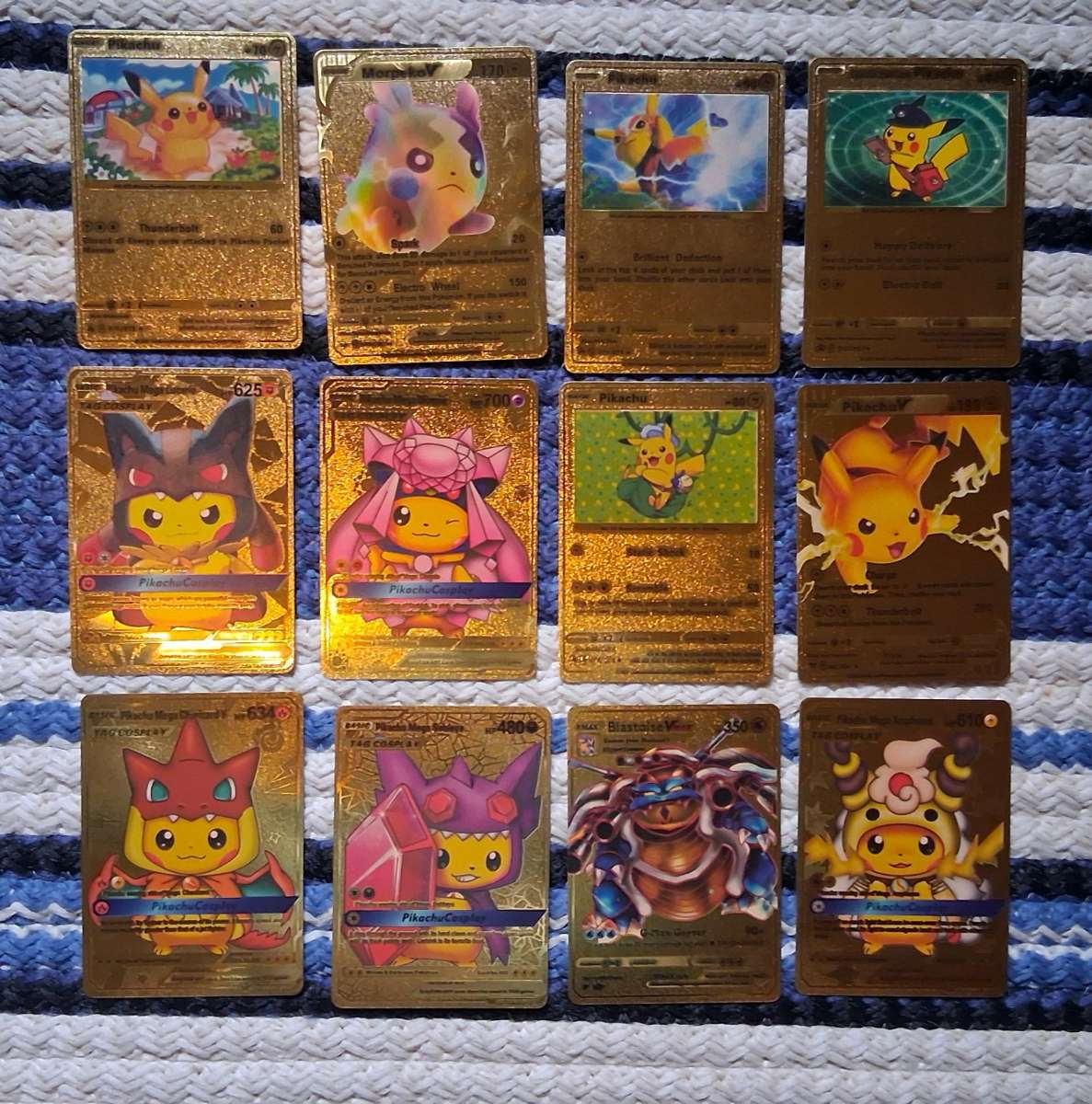 12 RANDOM PIKACHU GOLD FOIL PIKACHU POKMON CARDS