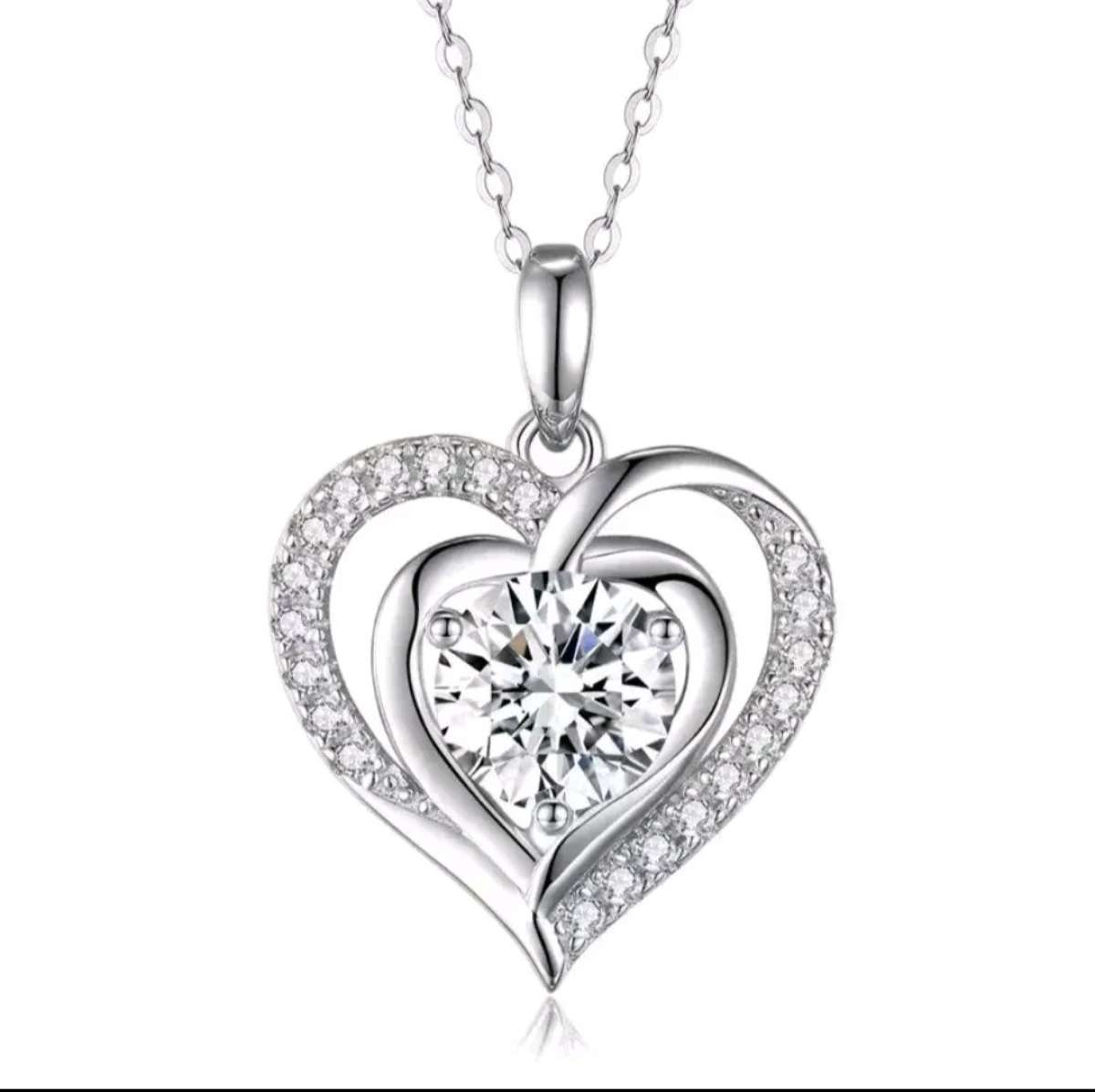 heartshaped pendant necklace