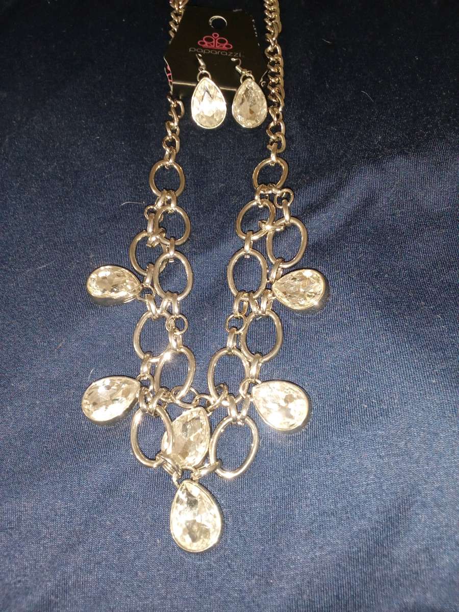 necklace and earrings set