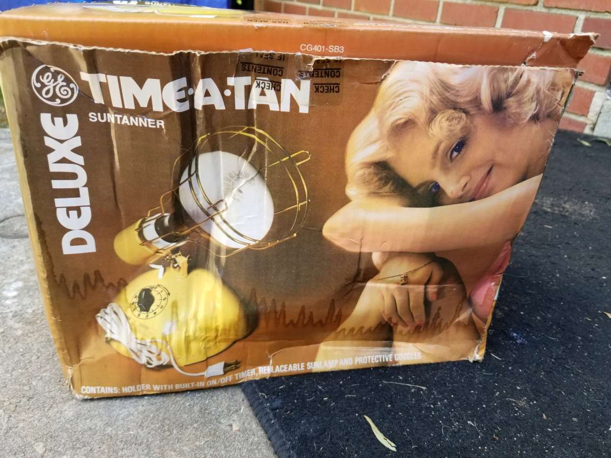GE vintage Time a tan in original box works great