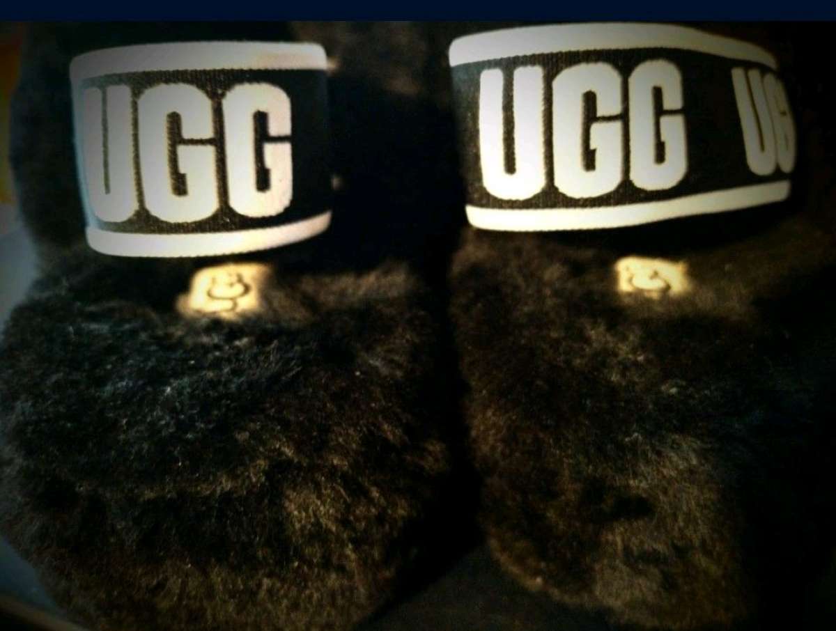 The UGG Womens Fluff Yeah Slide slippers size 7
