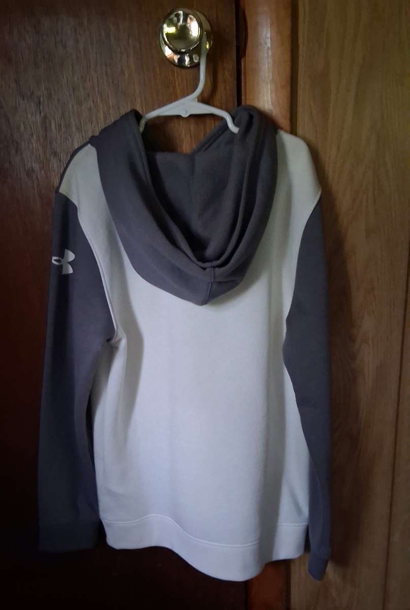 BOYS YOUTH MEDIUM UNDER ARMOUR HOODIE