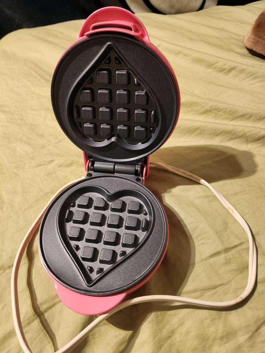 Mini waffle maker