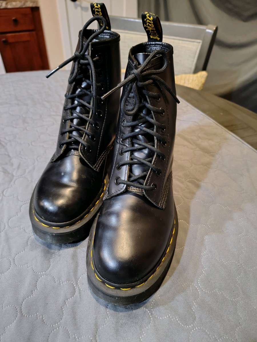 Dr Martens Jadon leather boots  Size 6