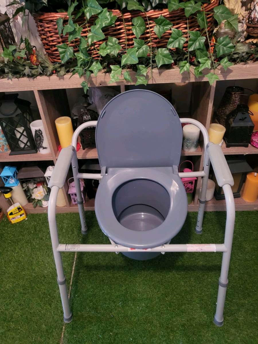 bedside commode