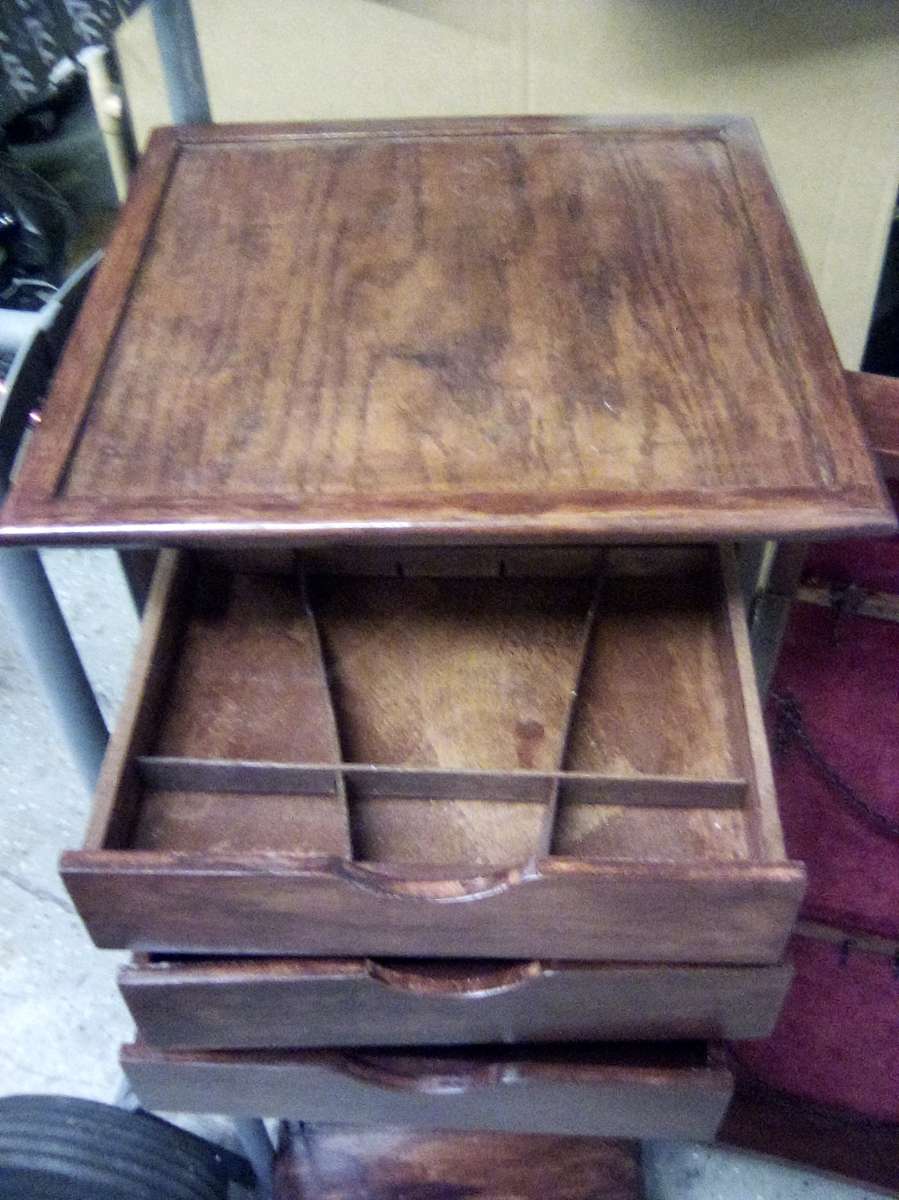 unisex jewelry cabinet