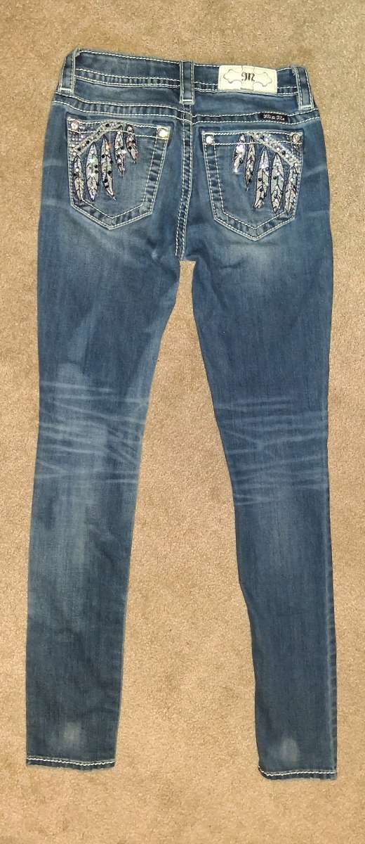 MISS ME SKINNY DENIM JEANS WITH EMBROIDED FEATHERS SIZE 24