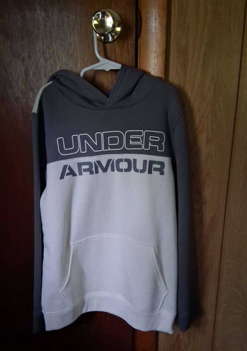 BOYS YOUTH MEDIUM UNDER ARMOUR HOODIE