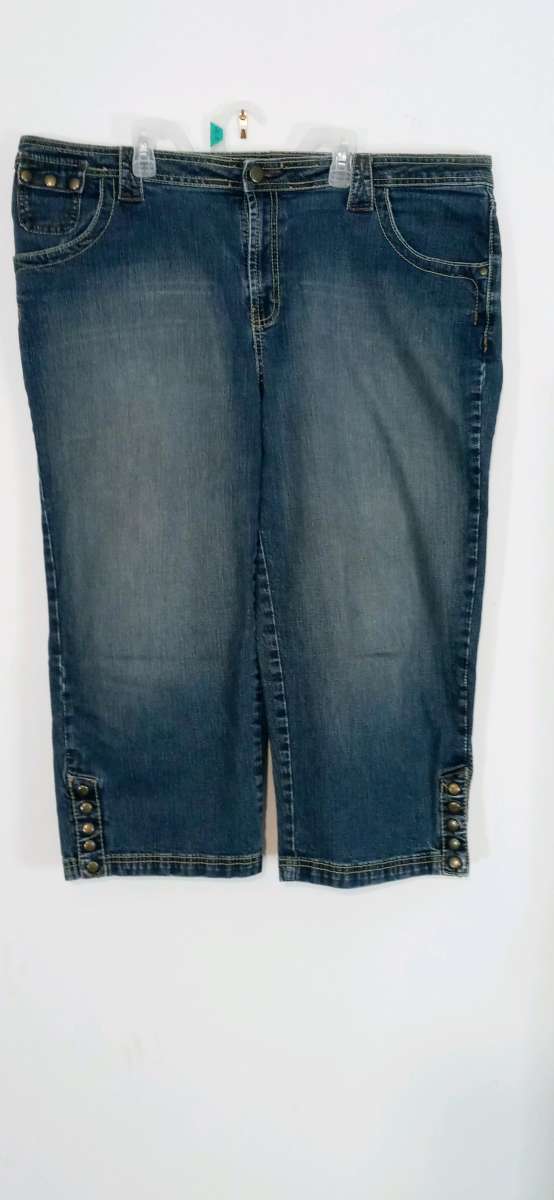 Womens Faded Glory Plus Capris