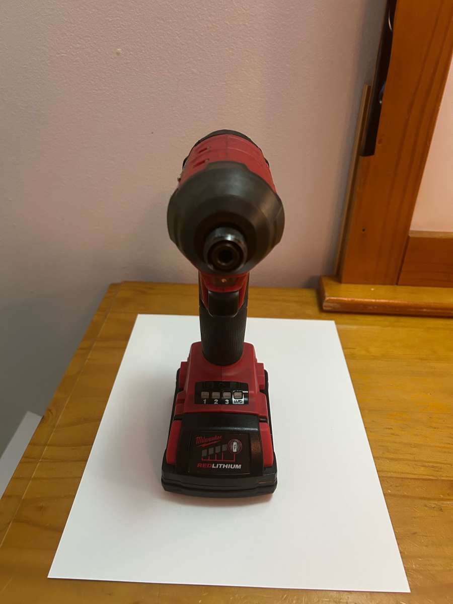 Milwaukee M18 14 hex impact driver with battery