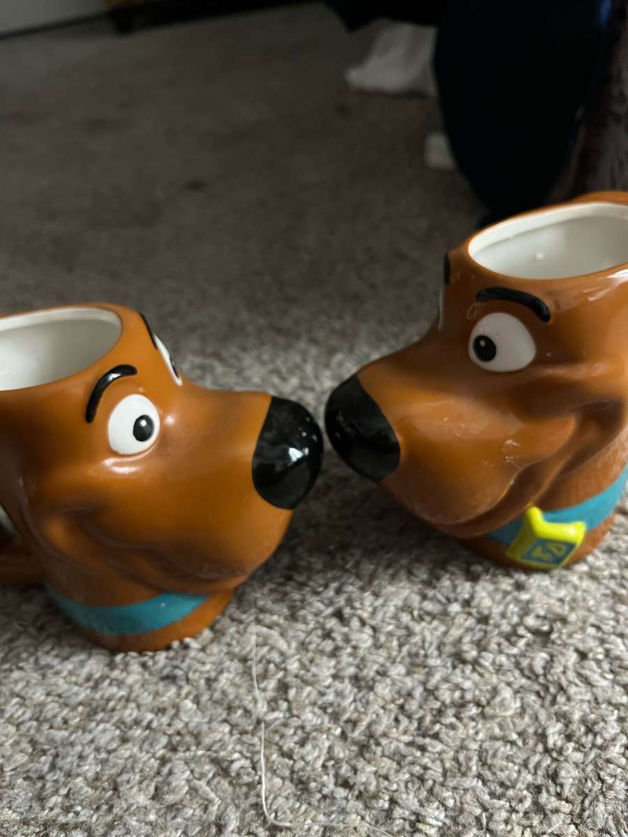 2 scooby doo cartoon cups