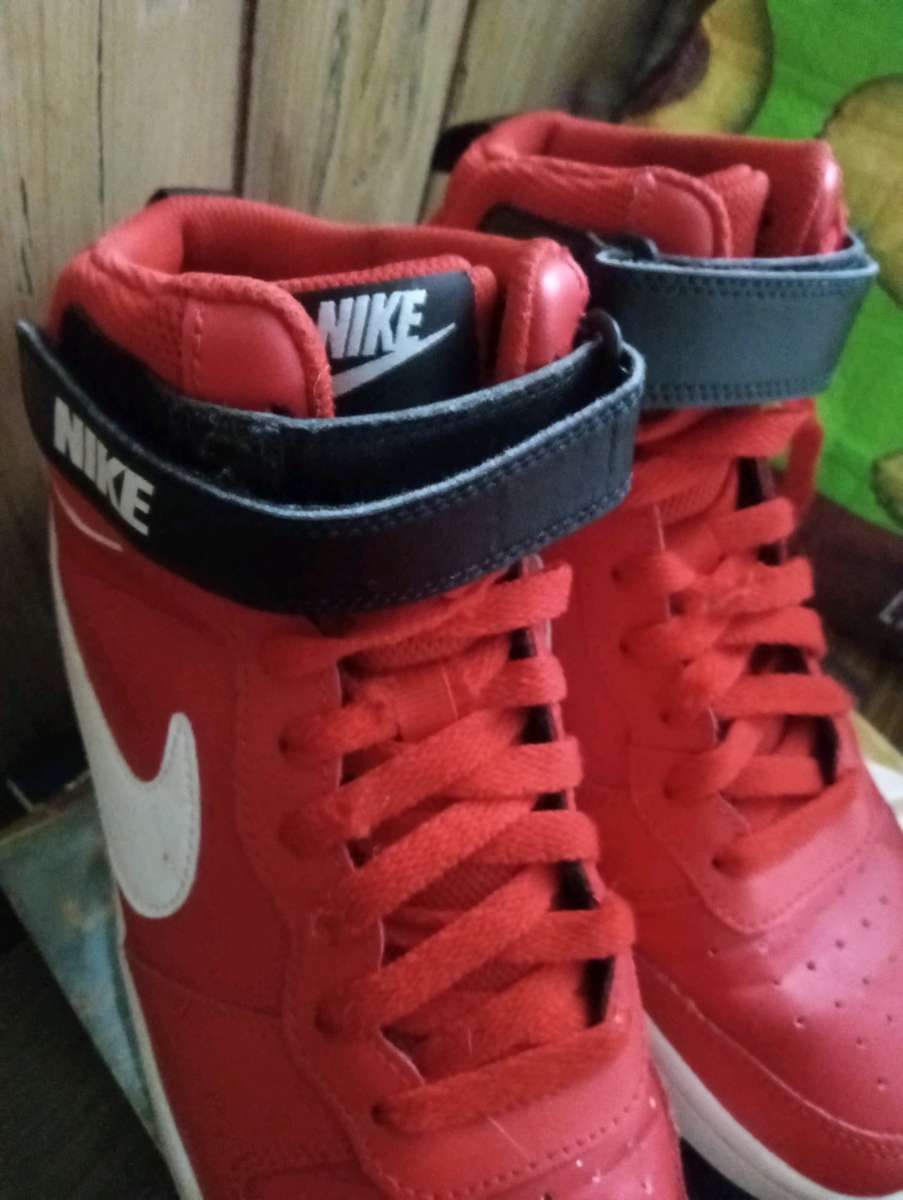 Nike Air Force 1 mid utility high tops black and red