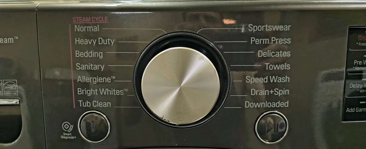 LG Elite Platinum Stainless FrontLoad Washer  New Scratch  D