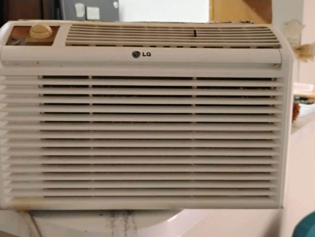 Air conditioniner LG model LW5014Y475 OBO