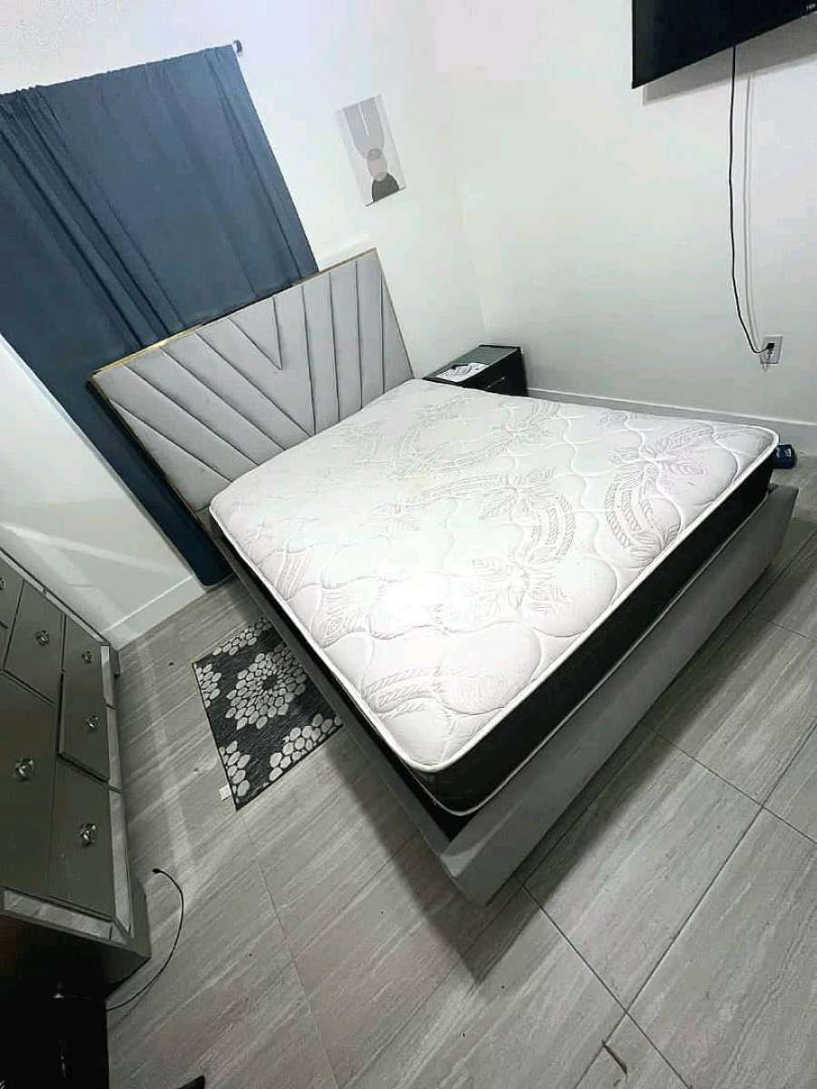 Cama Size Queen nueva