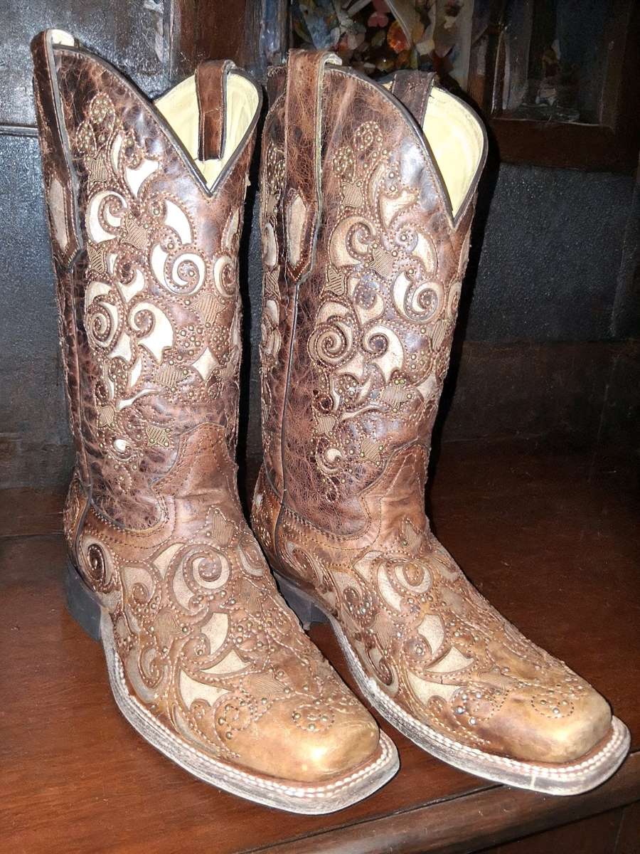 Corral Womens Embroidered Stud Inlay Western Boots