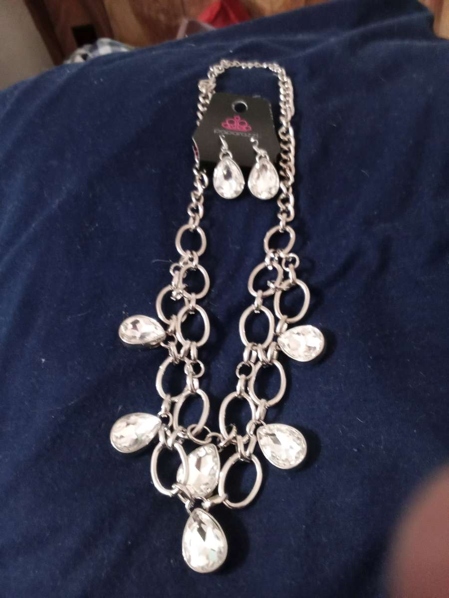 necklace and earrings set