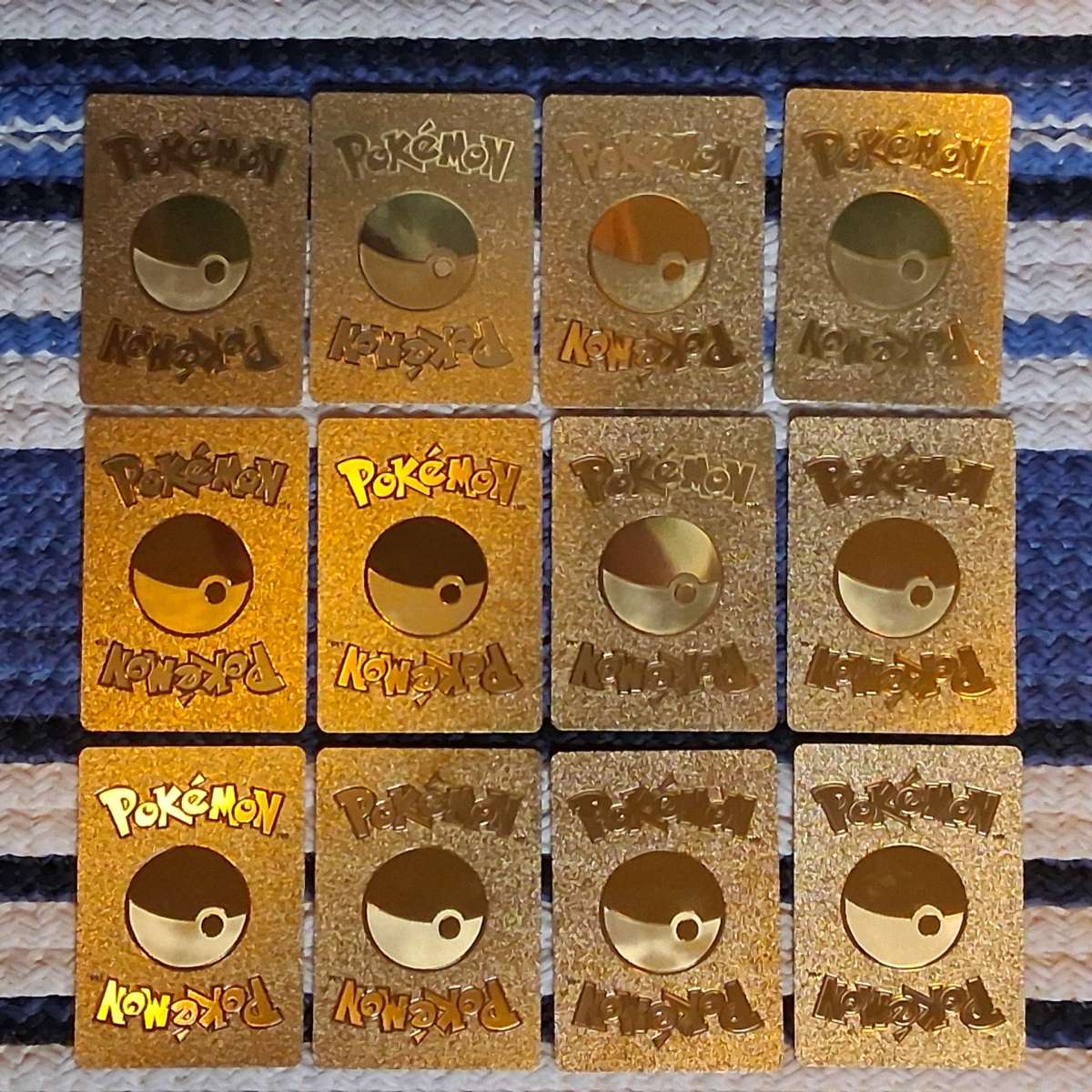 12 RANDOM PIKACHU GOLD FOIL PIKACHU POKMON CARDS