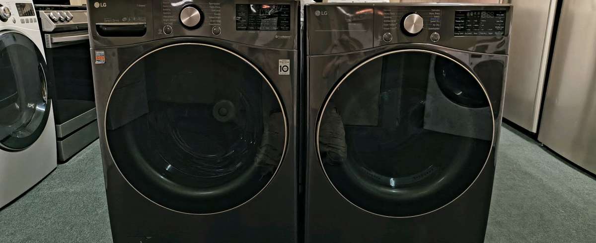 LG Elite Platinum Stainless FrontLoad Washer  New Scratch  D