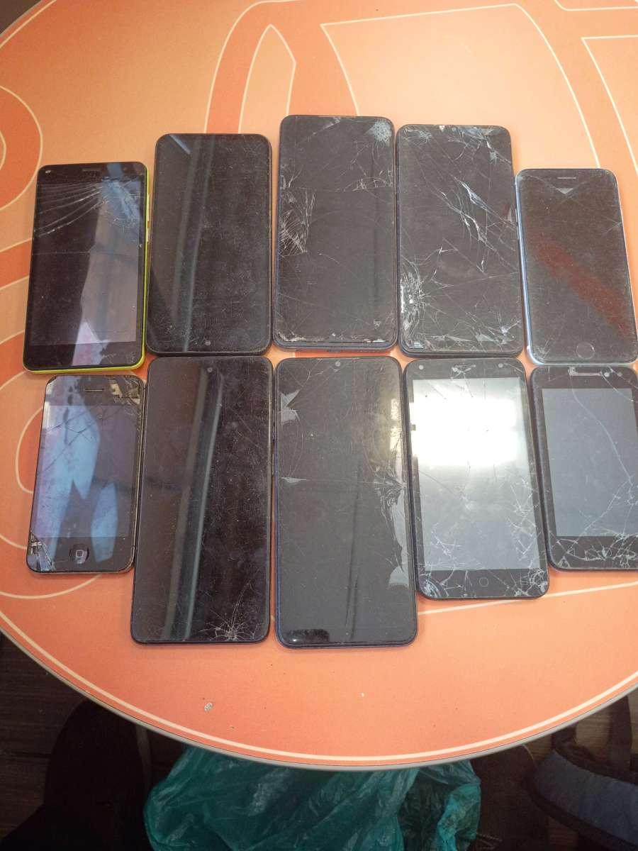 I am selling 10 phones for 1200
