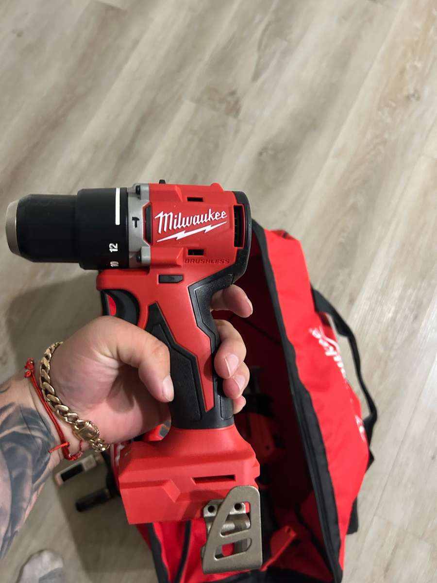 2 drills 1 sawzall battery and charger set