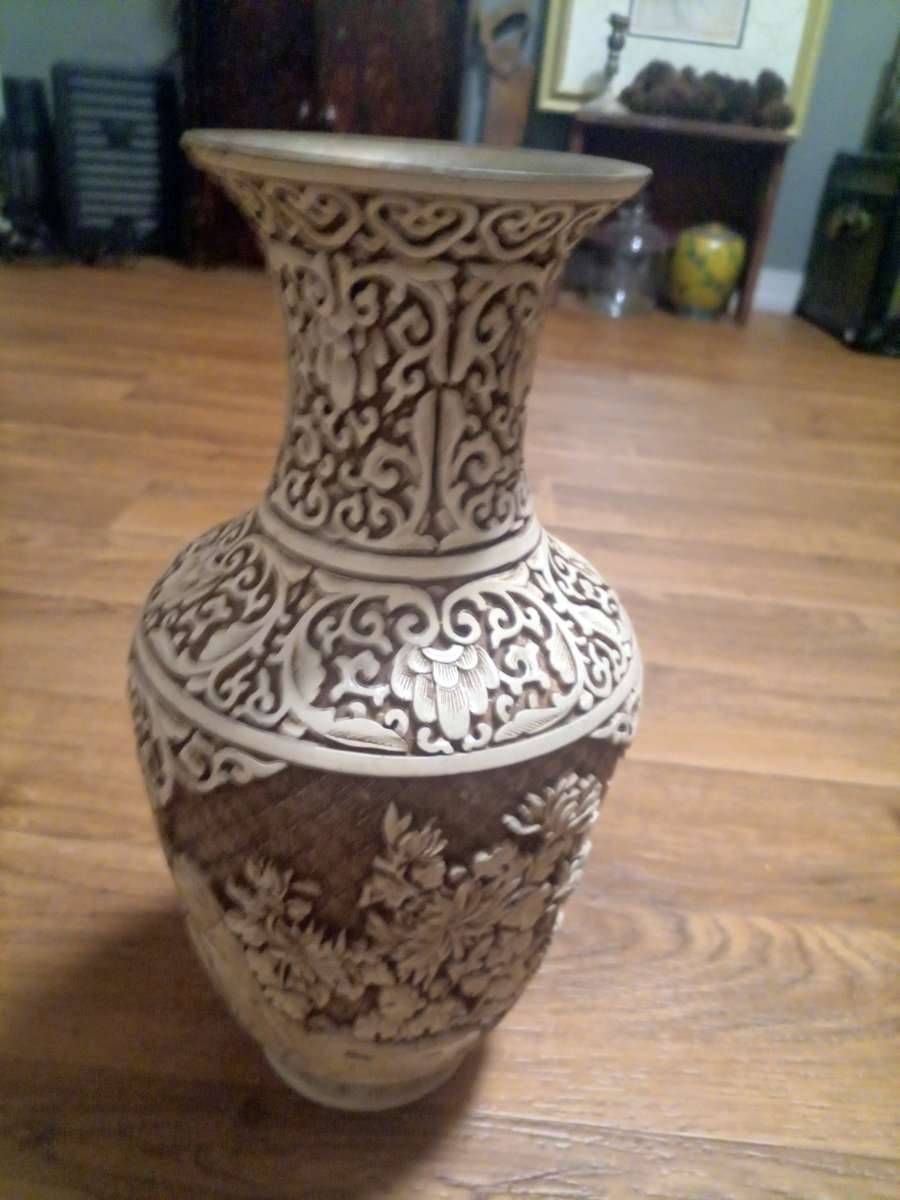 vintage Chinese Asian white cinnabar vase