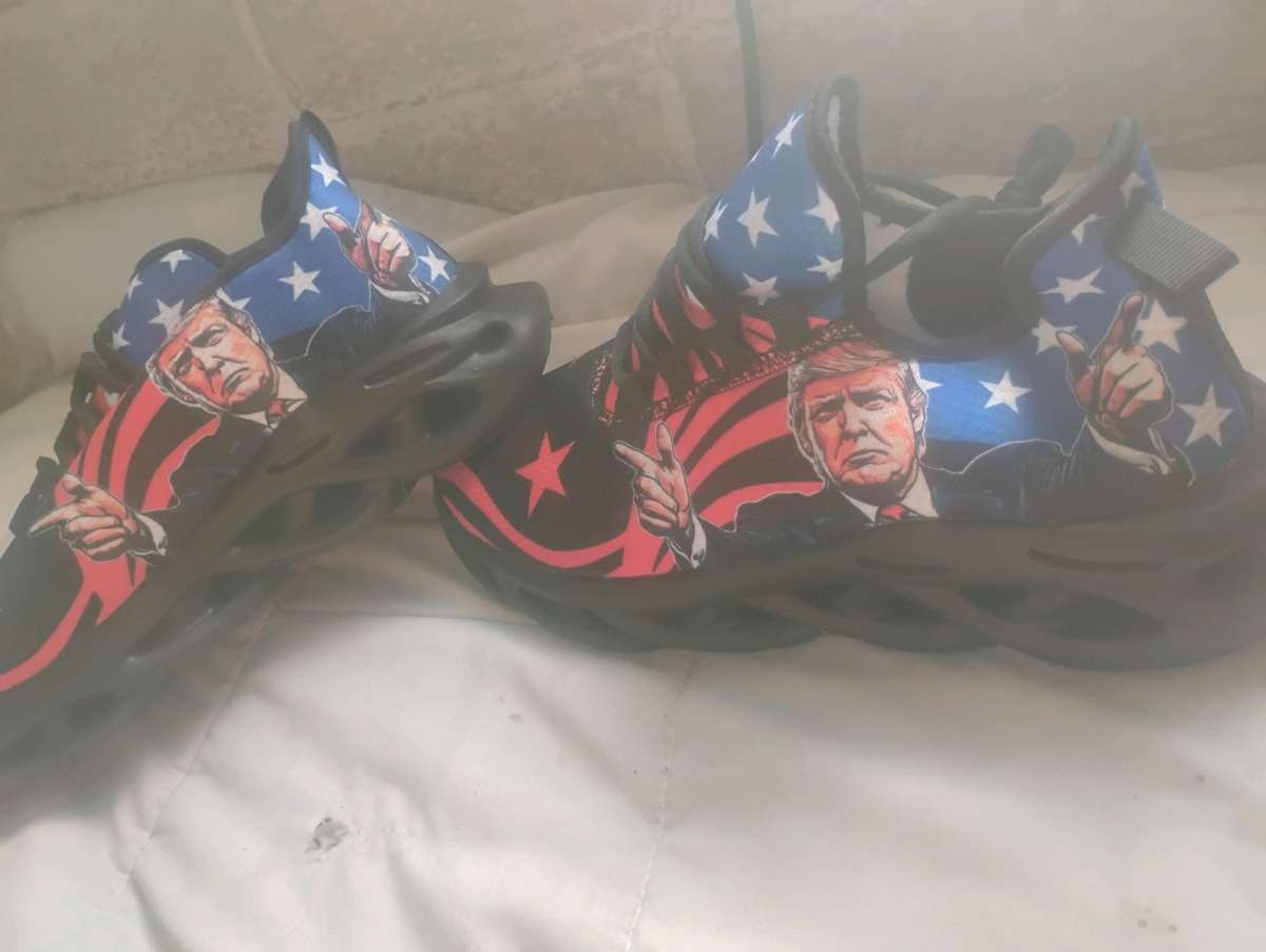 PRESADENT DONALD J TRUMP SNEEKERS