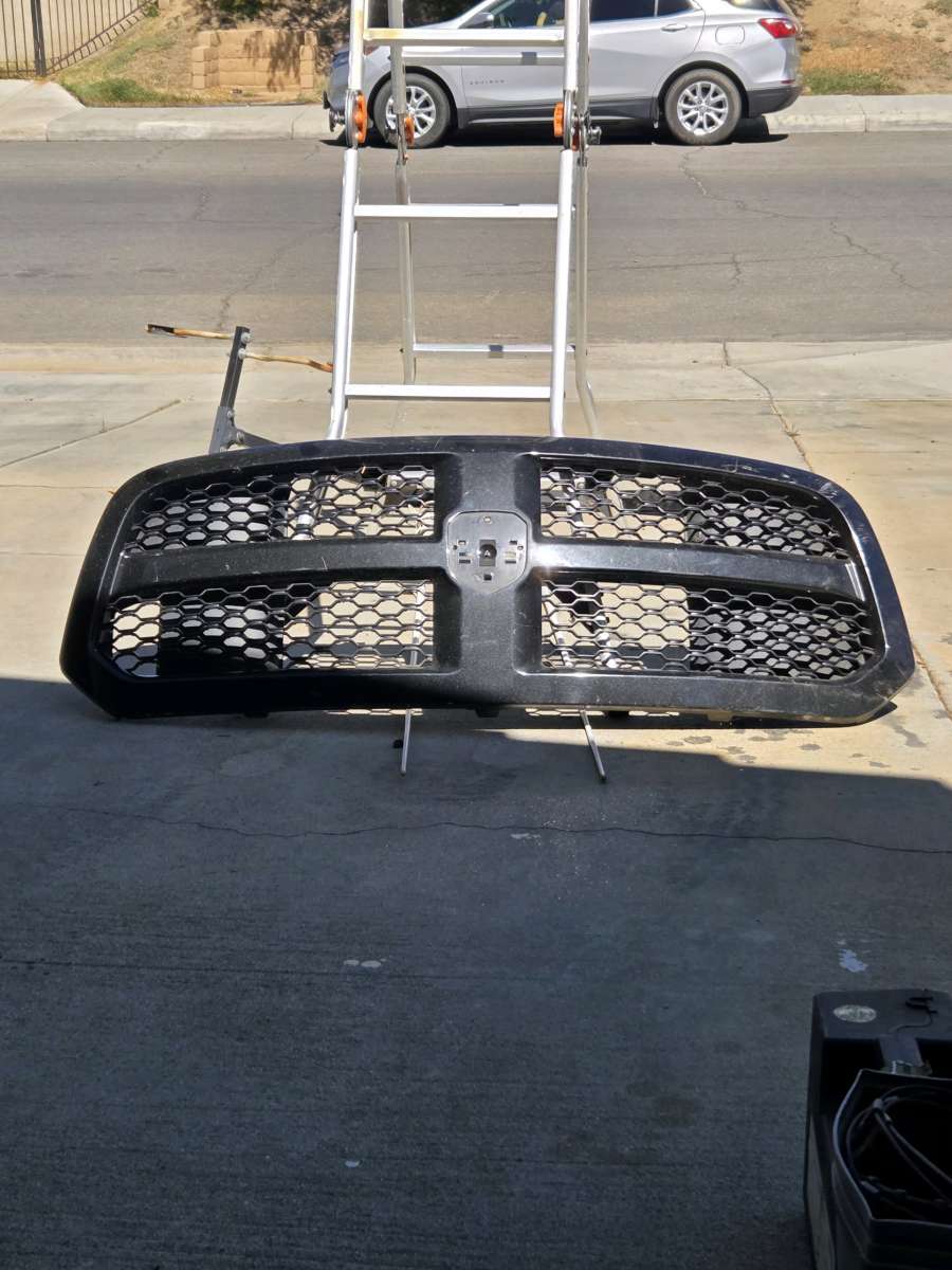 RAM1500 Grill