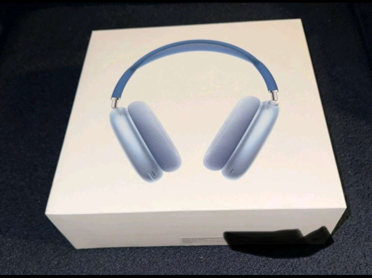 Apple AirPods Max Wireless Headphones  Light Blue