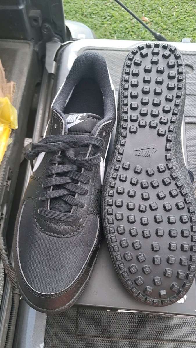 selling nike generals size 11 mens trying to get 50 dollars