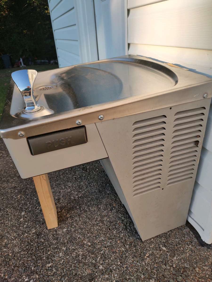 wall mount water fountain