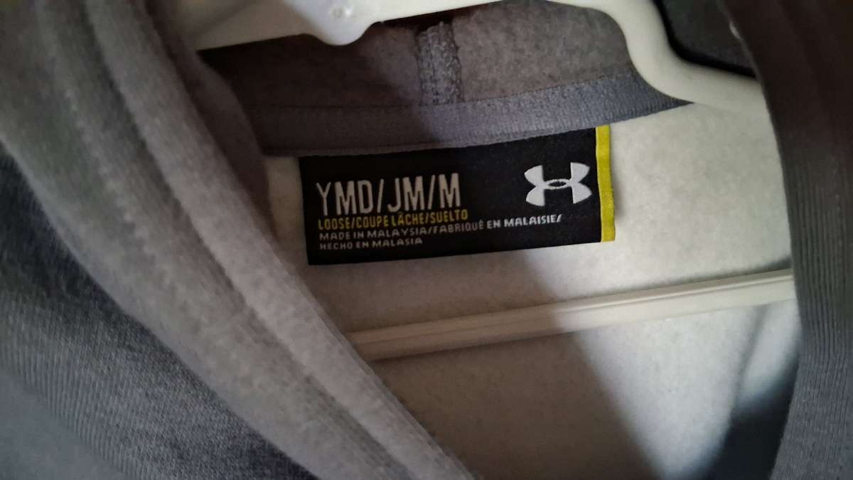 BOYS YOUTH MEDIUM UNDER ARMOUR HOODIE