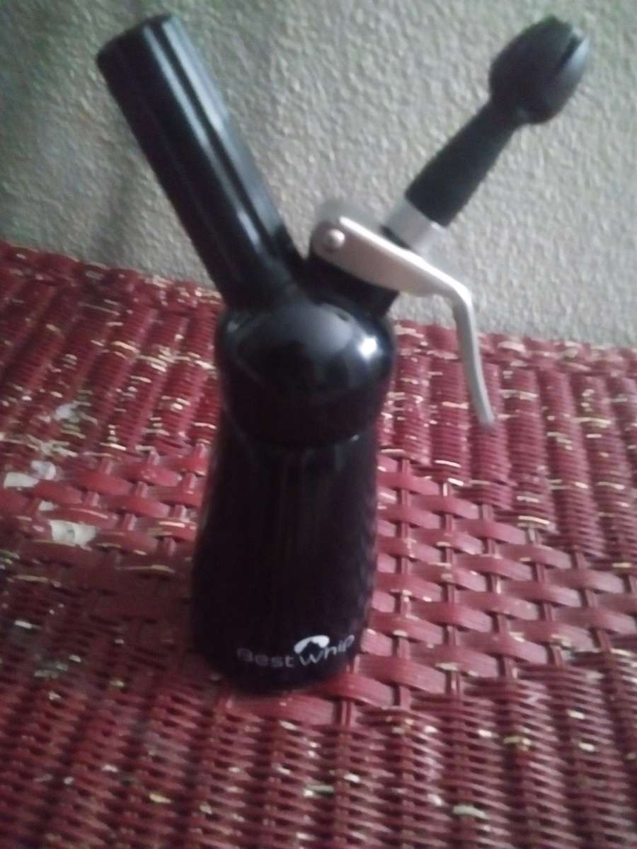 whip cream maker