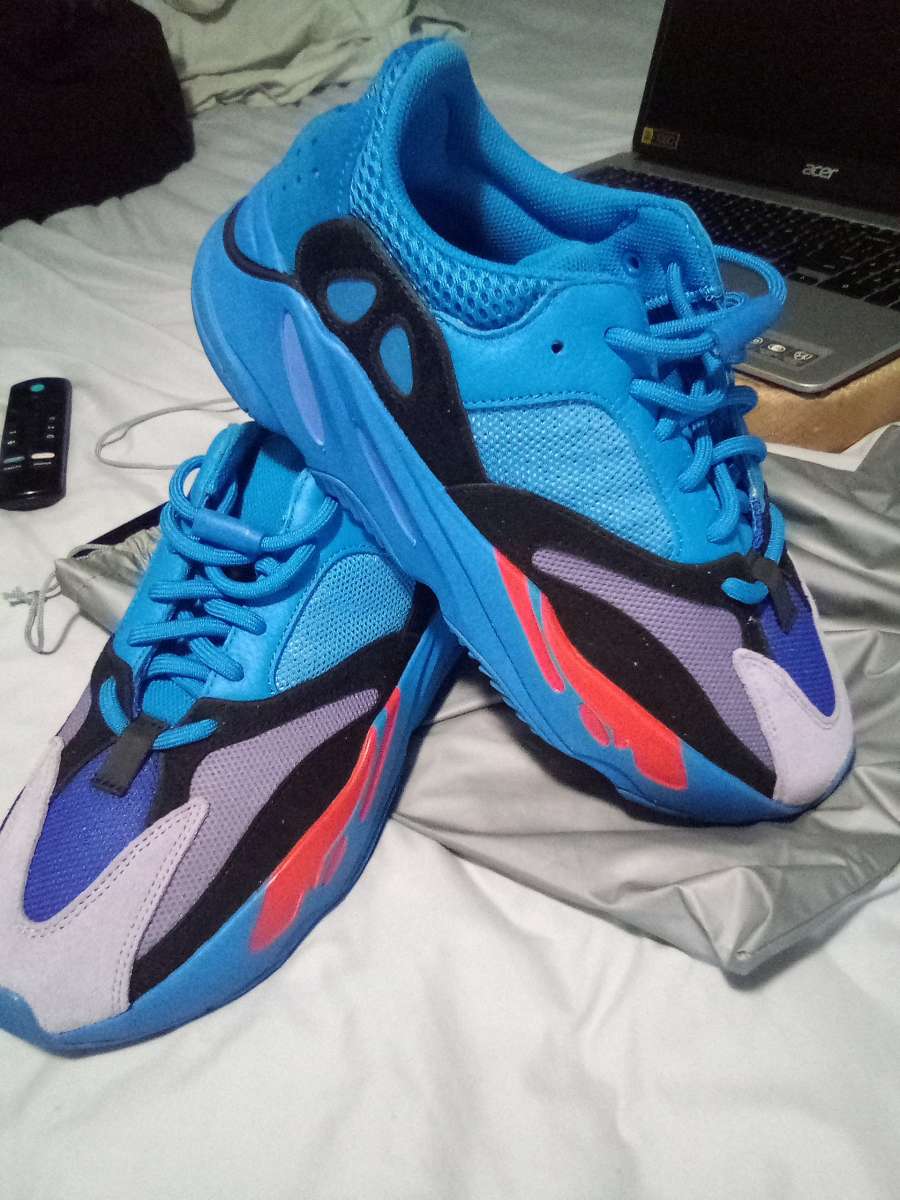 Yezzy Boost 700 HI RES BLUE