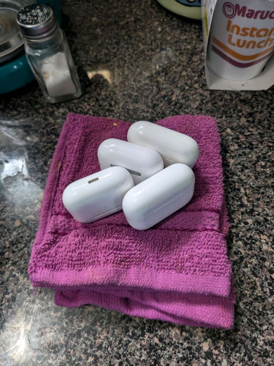 Apple Max headphones Apple earbuds