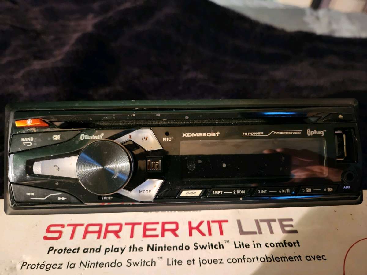 Stereo deck for a vehicle